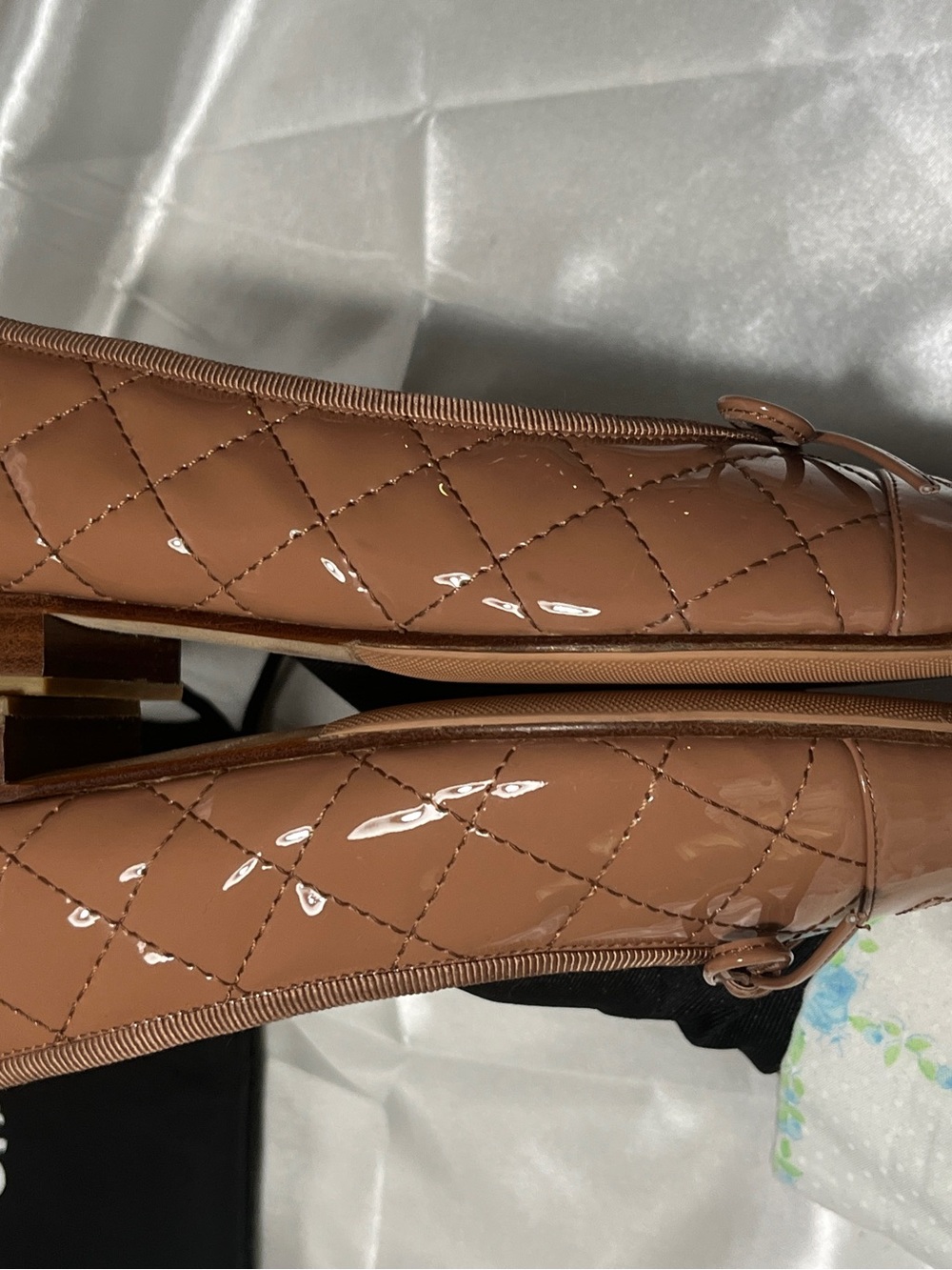 CHANEL Brown Patent Leather Quilted Ballet Flats with Bow - Picture 5 of 10